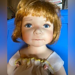 SHOW STOPPER FLORENCE MARANUK COLLECTION LTD 759/5000 "COURTNEY" 22 INCH